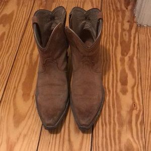 Ariat women’s cowgirl boots